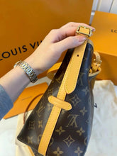 Shoulder Bags
