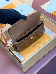 Shoulder Bags