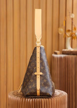 Shoulder Bags