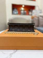 Shoulder Bags