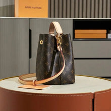 Shoulder Bags