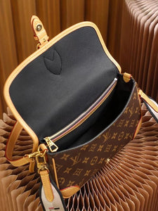 Shoulder Bags