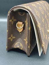 Shoulder Bags
