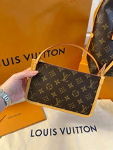 Shoulder Bags